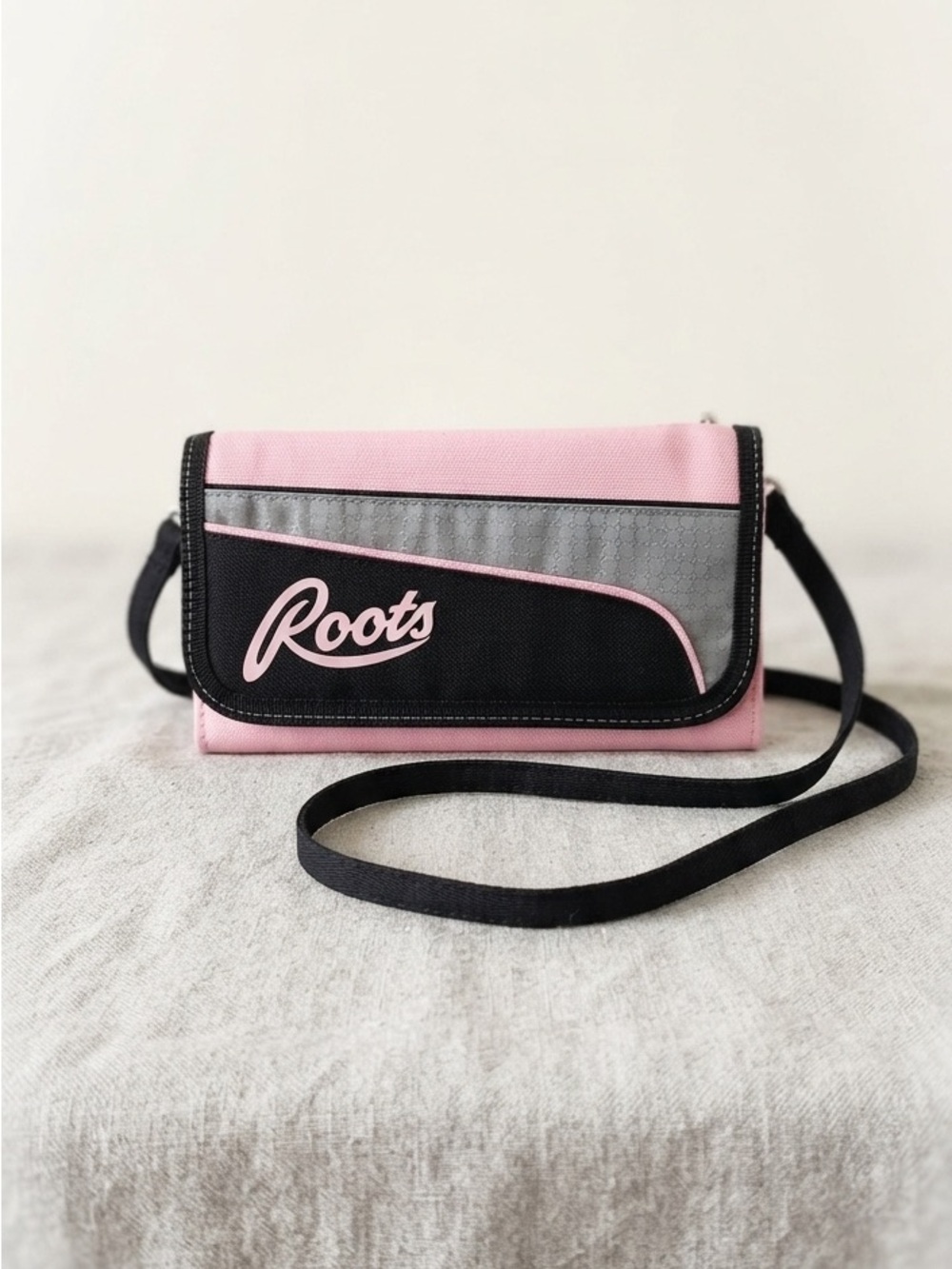 Roots Pink & Black Crossbody Wallet Purse & Phone Holder
